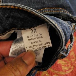 Fashion Nova Jean's with frayed bottoms